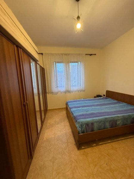 Tirane, jepet me qera apartament 1+1+Ballkon Kati 2, 65 m² 400 € (STACIONI TRENIT HIPOTEKA)