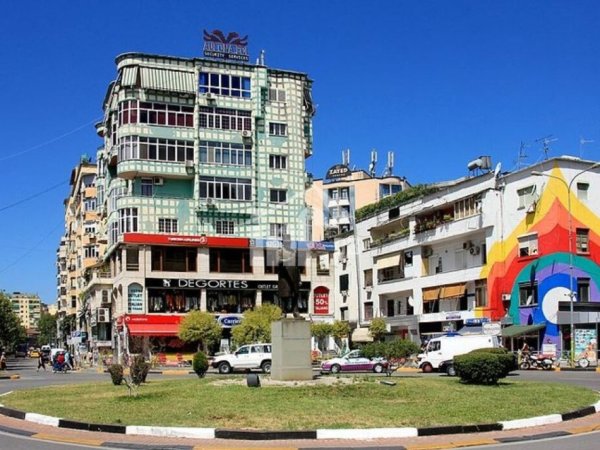 Tirane, jepet me qera dyqan Kati 0, 130 m² 3.500 € (PRANE SHESHIT WILLSON)