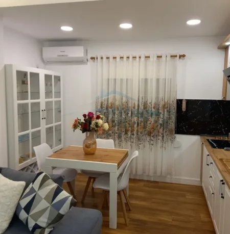 Tirane, jepet me qera apartament 1+1 Kati 4, 70 m² 750 € (Stadiumi Dinamo)