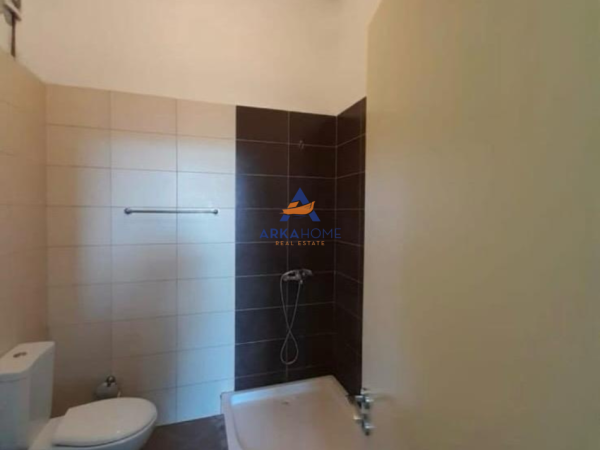Tirane, jepet me qera apartament 2+1+Ballkon Kati 8, 108 m² 467 € 
