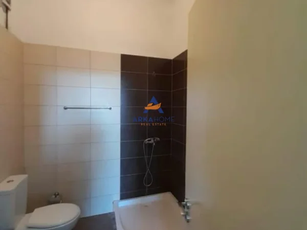 Tirane, jepet me qera apartament 2+1+Ballkon Kati 8, 108 m² 467 € 