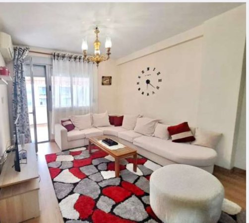 Tirane, jepet me qera apartament 2+1+Ballkon Kati 6, 105 m² 700 € (RRUGA E KAVAJES)
