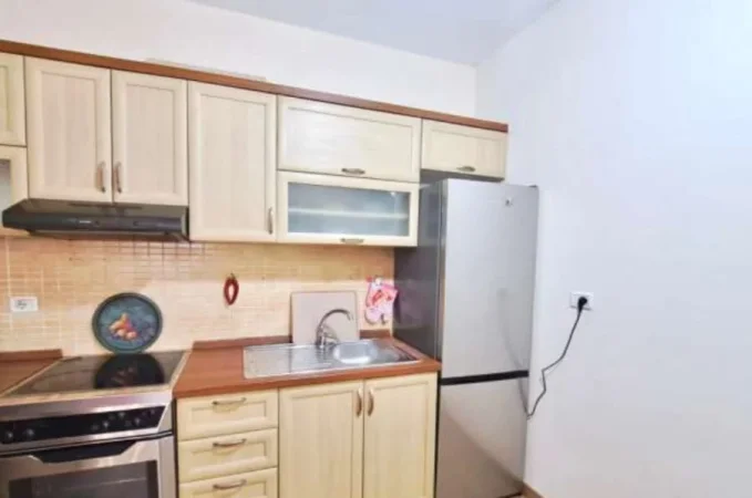 Tirane, jepet me qera apartament 2+1+Ballkon Kati 6, 105 m² 700 € (RRUGA E KAVAJES)