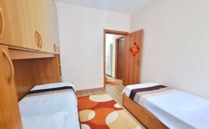 Tirane, jepet me qera apartament 2+1+Ballkon Kati 6, 105 m² 700 € (RRUGA E KAVAJES)