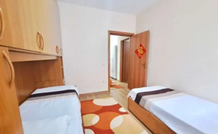 Tirane, jepet me qera apartament 2+1+Ballkon Kati 6, 105 m² 700 € (RRUGA E KAVAJES)