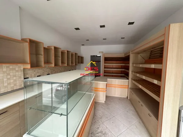 Vlore, shitet ambjent biznesi Kati 0, 62 m² 120.000 € (Rruga Piro Sava)
