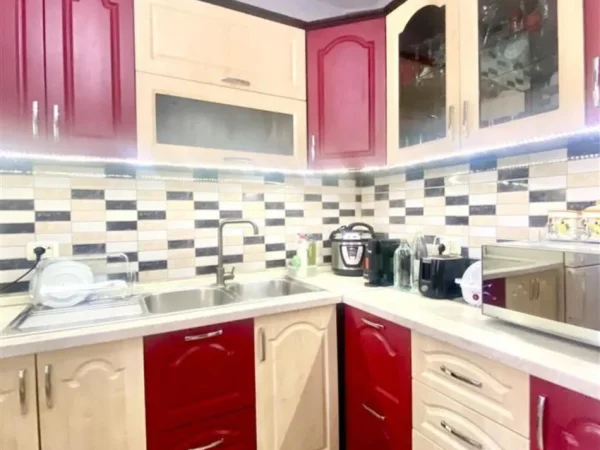 Tirane, shitet apartament 1+1+Ballkon Kati 4, 98.700 €