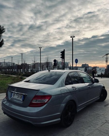 Mercedes Benz C200 Kompresor Benzine-Gaz! (6800 Euro)