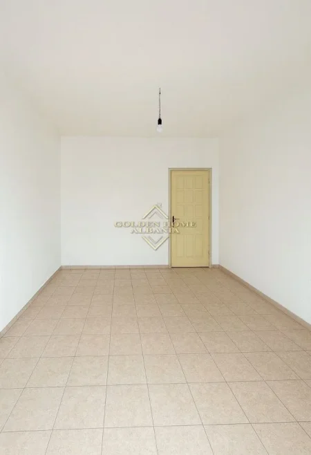 Tirane, jepet me qera ambjent biznesi , 20 m² 250 € (Don Bosko, Rruga Egnatia)
