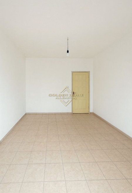 Tirane, jepet me qera ambjent biznesi , 20 m² 250 € (Don Bosko, Rruga Egnatia)