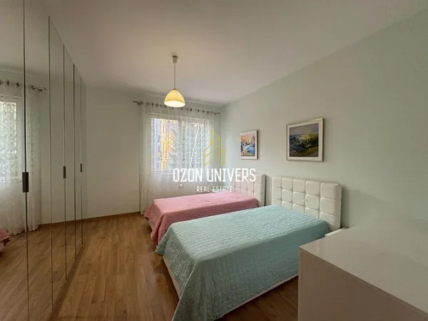 Tirane, jepet me qera apartament 2+1+Ballkon Kati 2, 115 m² 80,000 lekë/muaj (Kopshti Zoologjik)