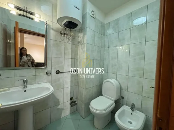 Tirane, jepet me qera apartament 2+1+Ballkon Kati 2, 115 m² 80,000 lekë/muaj (Kopshti Zoologjik)