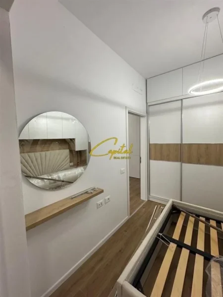 Tirane, jepet me qera apartament 1+1 Kati 3, 52 m² 420 € (ALI DEMI)