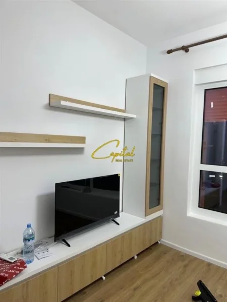 Tirane, jepet me qera apartament 1+1 Kati 3, 52 m² 420 € (ALI DEMI)