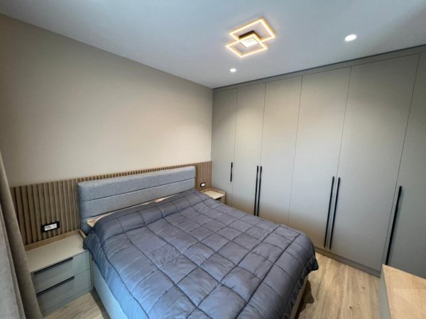 Tirane, jepet me qera apartament 1+1 Kati 5, 70 m² 600 € (Jordan Misja)