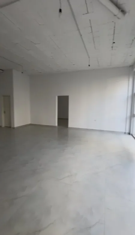 Tirane, jepet me qera ambjent biznesi Kati 0, 133 m² 1.200 € 