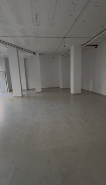 Tirane, jepet me qera ambjent biznesi Kati 0, 133 m² 1.200 € 