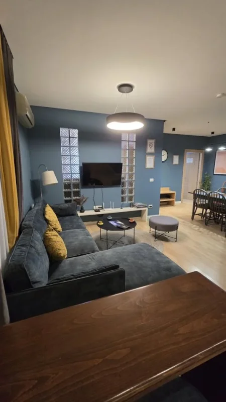 Tirane, jepet me qera apartament 2+1 Kati 1, 75 m² 1.600 € (QENDER)