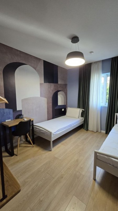 Tirane, jepet me qera apartament 2+1 Kati 1, 75 m² 1.600 € (QENDER)