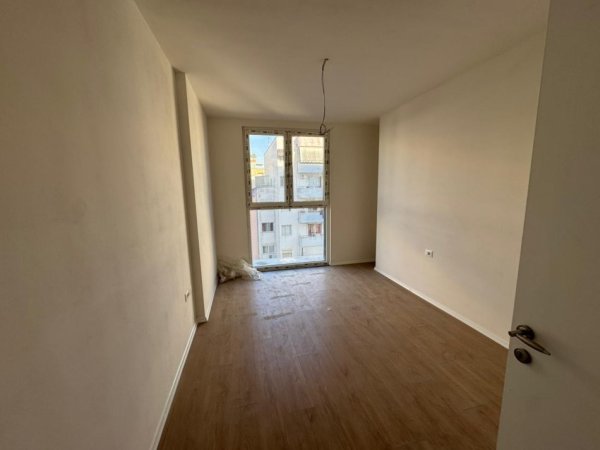 Tirane, shitet apartament 1+1 Kati 5, 67 m² 110.000 € 
