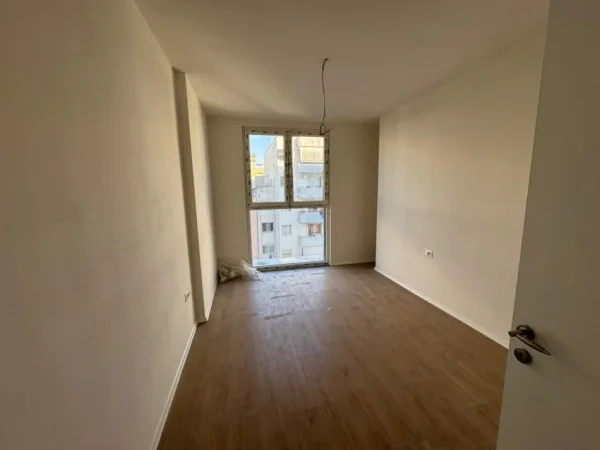Tirane, shitet apartament 1+1 Kati 5, 67 m² 110.000 € 