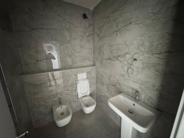 Tirane, shitet apartament 1+1 Kati 5, 67 m² 110.000 € 