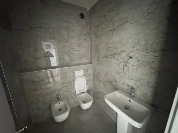 Tirane, shitet apartament 1+1 Kati 5, 67 m² 110.000 € 