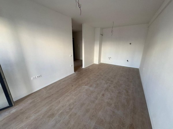 Tirane, shitet apartament 1+1 Kati 5, 67 m² 110.000 € 