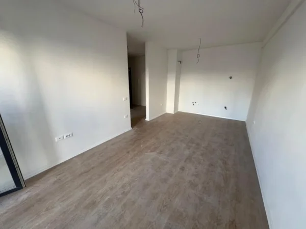 Tirane, shitet apartament 1+1 Kati 5, 67 m² 110.000 € 
