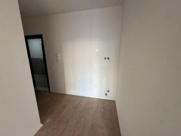 Tirane, shitet apartament 1+1 Kati 5, 67 m² 110.000 € 