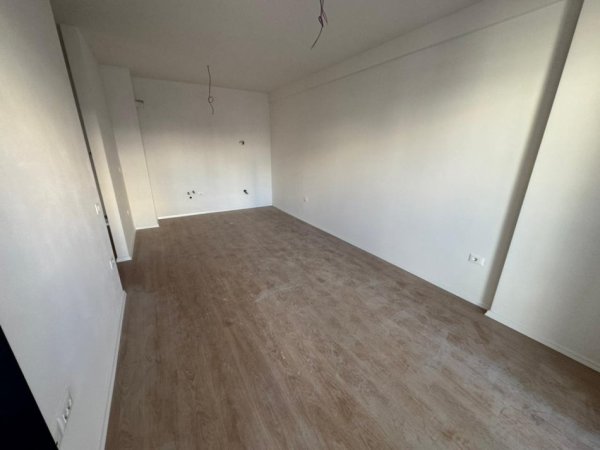 Tirane, shitet apartament 1+1 Kati 5, 67 m² 110.000 € 