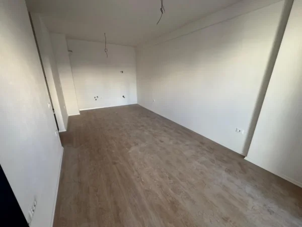 Tirane, shitet apartament 1+1 Kati 5, 67 m² 110.000 € 