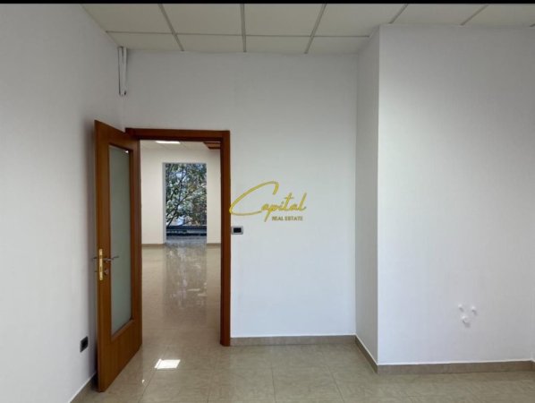 Tirane, jepet me qera ambjent biznesi Kati 2, 100 m² 1.000 € (ISH BLLOKU)