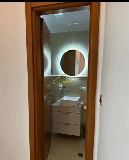 Tirane, jepet me qera ambjent biznesi Kati 2, 100 m² 1.000 € (ISH BLLOKU)