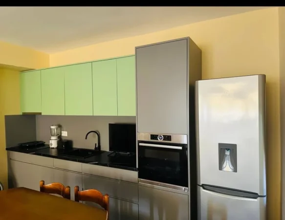 Tirane, jepet me qera apartament 3+1 Kati 6, 800 € 