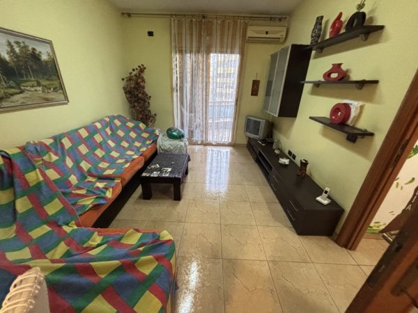 Tirane, jepet me qera apartament Kati 4, (Sami Frasheri)