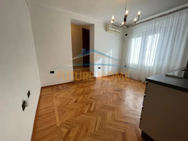 JEPET ME QERA APARTAMET 1+1+2 GARDEROBA , SHKOLLA E BALETIT , RRUGA ELBASANIT