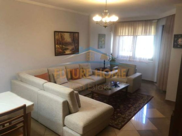 Tirane, jap me qera apartament 2+1 Kati 8, 108 m² 700 Euro