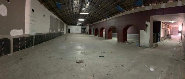 Tirane, jap me qera magazine 750 m² 1875 Euro
