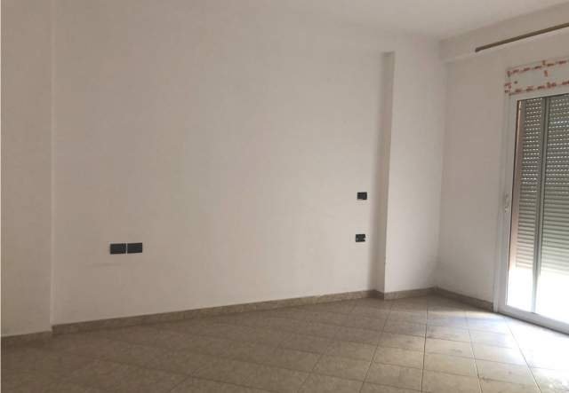 Vlore, shitet apartament 84 m² 45.000 Euro