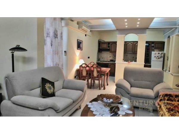 Tirane, shes apartament 3+1 Kati 8, 170 m² 300.000 Euro (bllok)