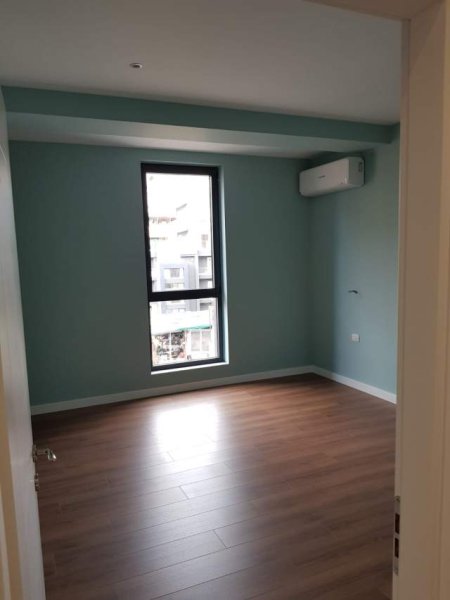 Tirane, jepet me qera ambjent biznesi Kati 6, 111 m² 700 Euro (Rruga e Barrikadave)