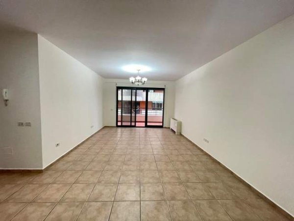 Tirane, jap me qera ambjent 2+1 Kati 6, 132 m² 1.000 Euro (Rruga Ibrahim Rugova)