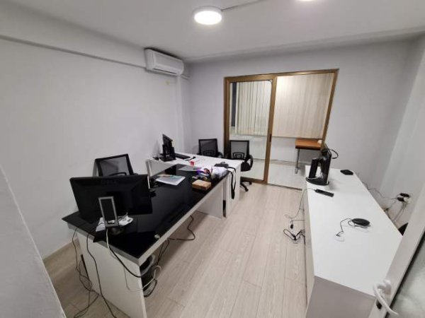 Tirane, jepet me qera zyre Kati 1, 116 m² 600 Euro (Bllok)