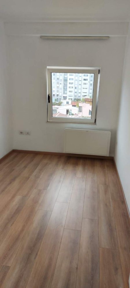 Tirane, jepet me qera apartament 2+1 Kati 5, 80 m² 500 Euro (Vasil Shanto)