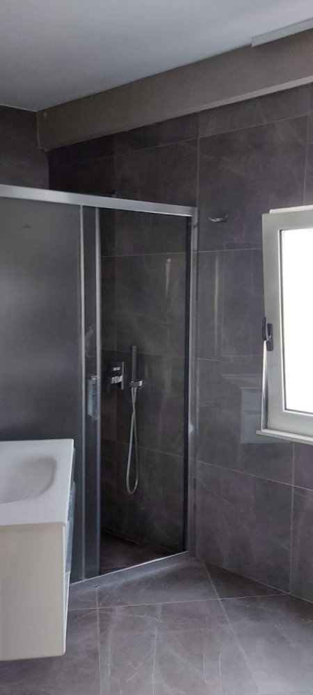 Tirane, jepet me qera apartament 2+1 Kati 5, 80 m² 500 Euro (Vasil Shanto)