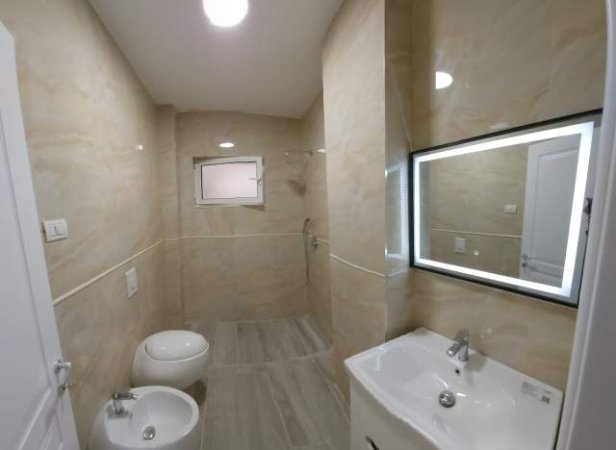 Tirane, jap me qera ambjent biznesi Kati 1, 125 m² 1.200 Euro (Blv Gjergj Fishta)