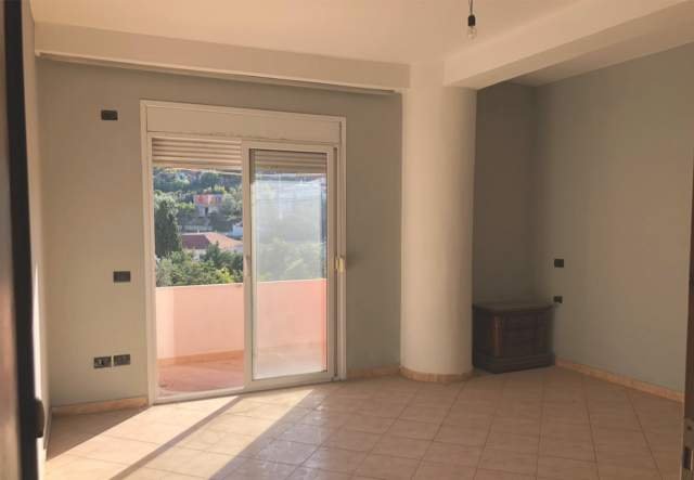Vlore, shitet apartament 99 m² 48.000 Euro