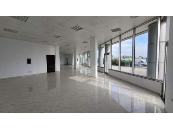 Durres, jap me qera ambjent biznesi Kati 1, 1.650 m² 4.000 Euro (autostrada Tirane-Durres)