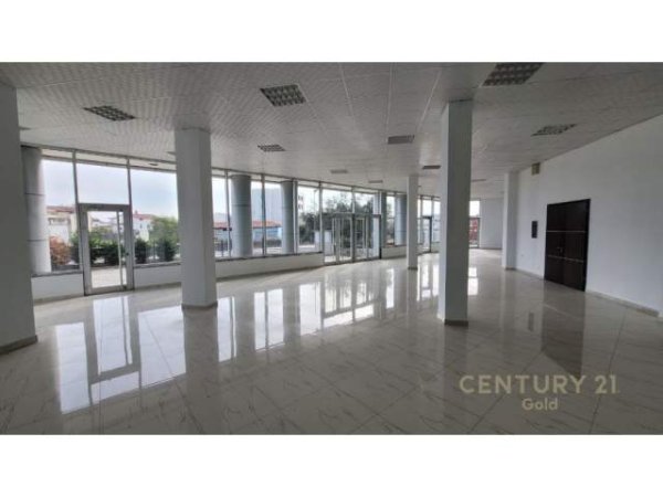 Durres, jap me qera ambjent biznesi Kati 1, 1.650 m² 4.000 Euro (autostrada Tirane-Durres)